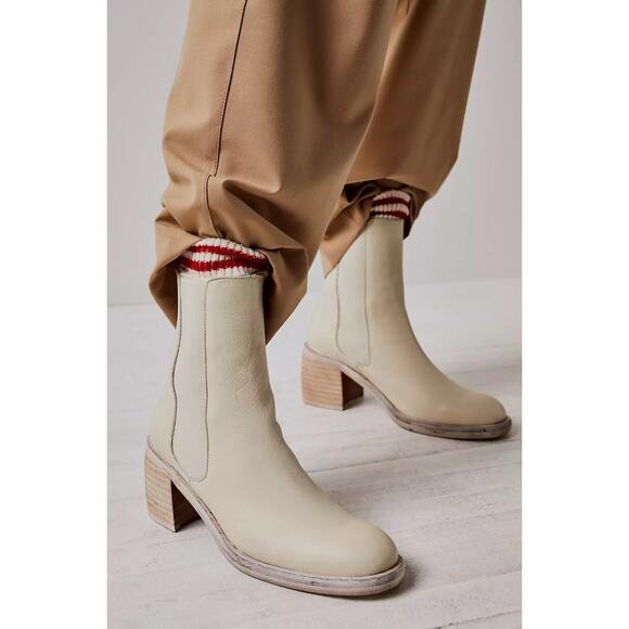 Free People Essential Chelsea Boots Size 38 Eur / 8 US - Picture 1 of 9